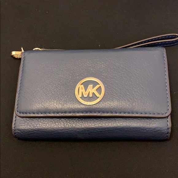 MICHAEL Michael Kors Handbags - Michael Kors Wristlet: Fulton Large Multi-Function